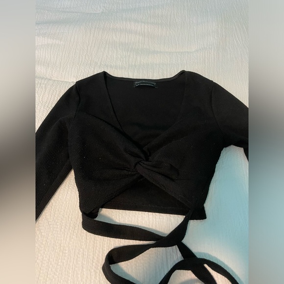 Urban Outfitters black Sabel Textured Wrap top size XS - Picture 4 of 5